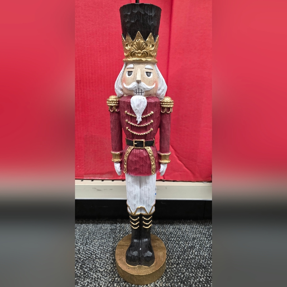 Gorgeous Nutcracker-NWT